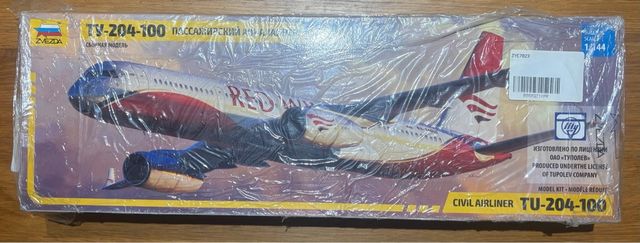 Maqueta Zvezda TU-204-100 Escala 1:144