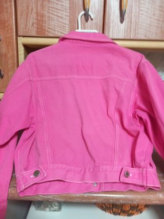 Chaqueta vaquera niña rosa Talla 10 años.