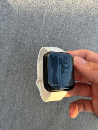 Reloj inteligente blanco