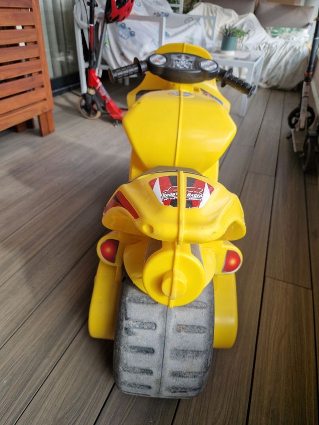 Moto Infantil Grande.  Injusta Winner Amarilla