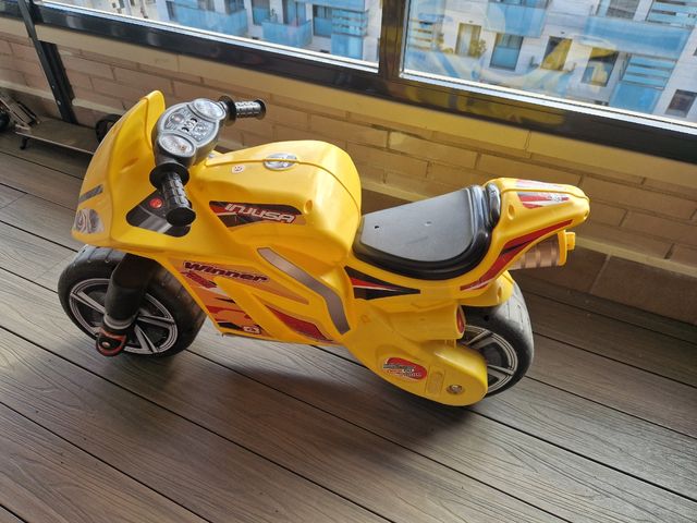 Moto Infantil Grande.  Injusta Winner Amarilla
