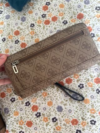 Conjunto Guess Bolso y Cartera Marrón