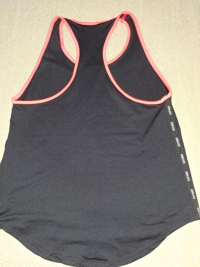 Camiseta Padel Mujer Endless Negra y ribete fucsia