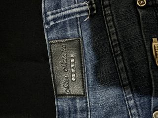 Completo donna: body grigio e jeans blu