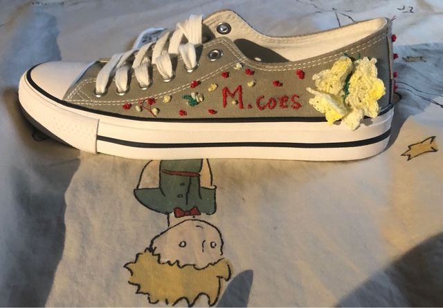 Zapatillas modelo converse bordadas a mano