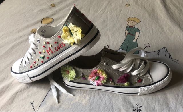 Zapatillas modelo converse bordadas a mano