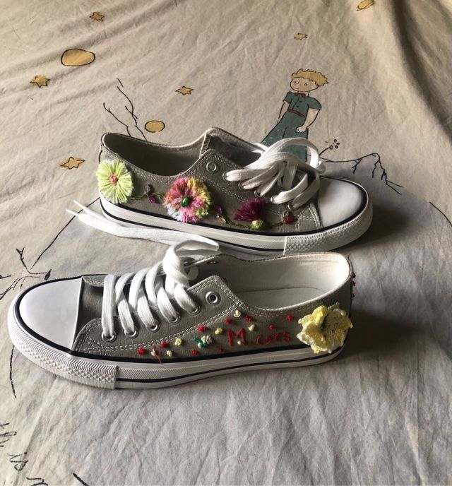 Zapatillas modelo converse bordadas a mano