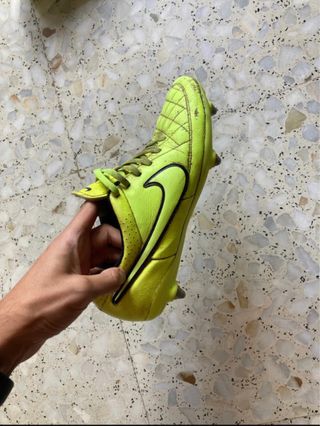 Botas de fútbol Nike amarillas