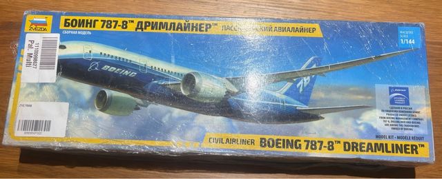 Maqueta Zvezda Boeing 787-8 1/144