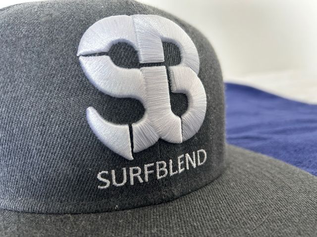 Gorra SURFBLEND Gris y Blanca