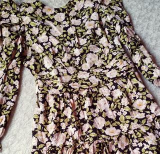 Vestido Zara floral negro y rosa