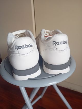 Zapatillas Reebok Blancas y Grises Sin Usar
