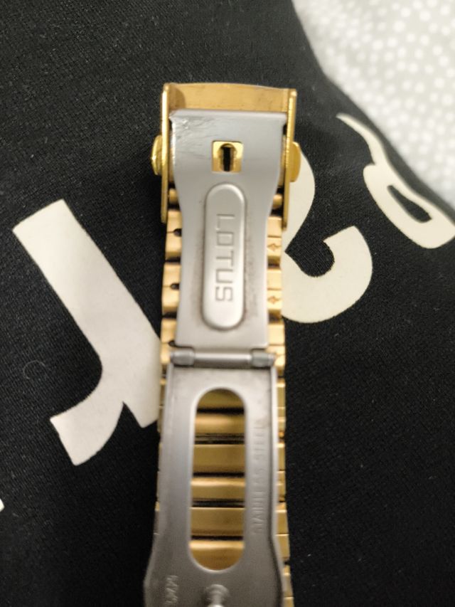Reloj Lotus Acero Inoxidable Dorado