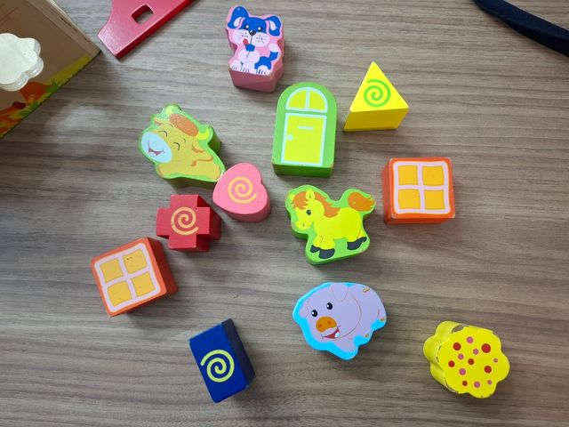 Fattoria in legno con incastri