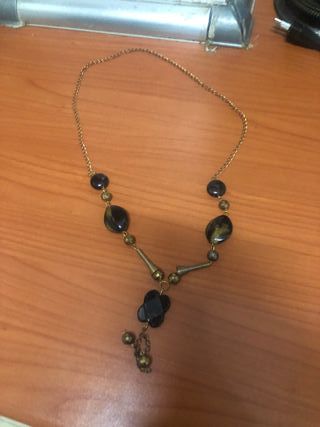 Colgante de oro y negro