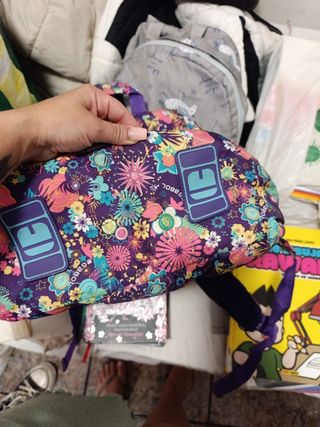 Mochila Gabol floral morada
