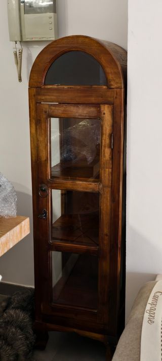 Vitrina antigua de madera y cristal