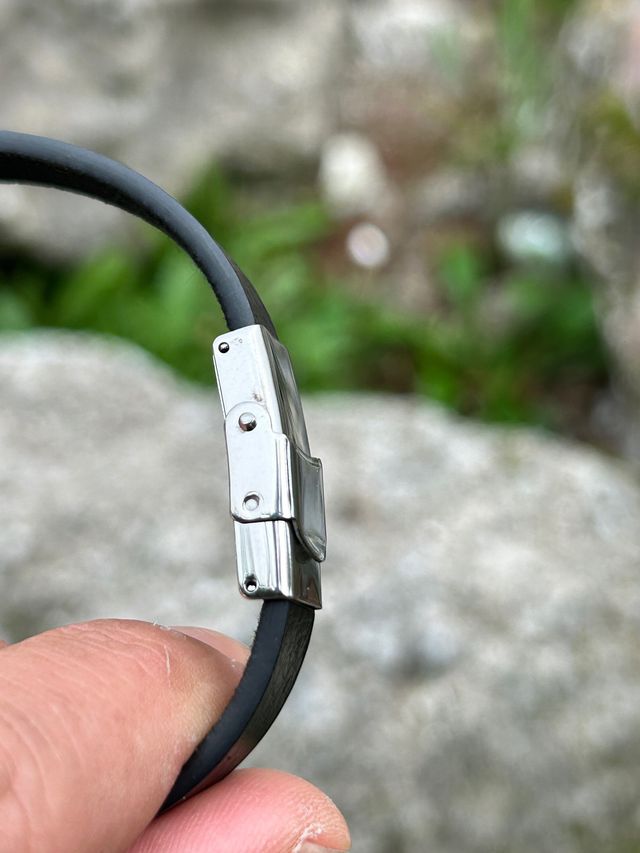 Pulsera meandro griego acero y cuero ajustable