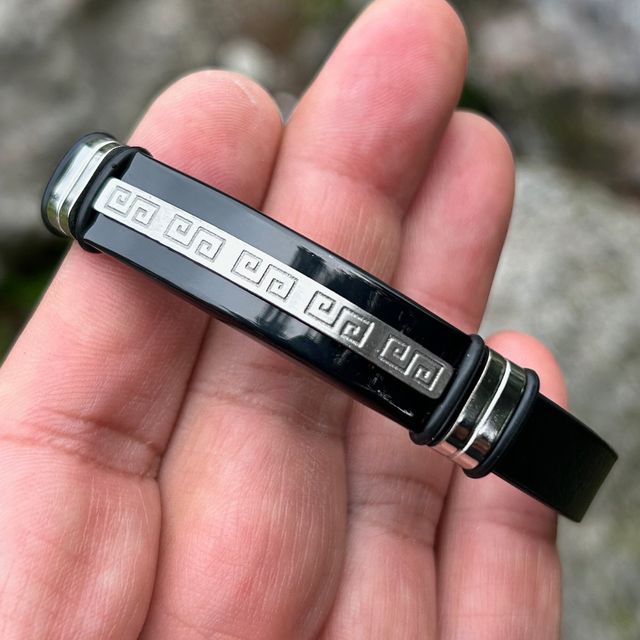 Pulsera meandro griego acero y cuero ajustable