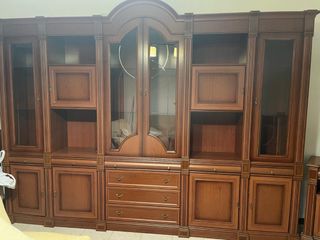 Mueble de salón de madera maciza como nuevo.