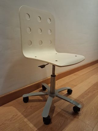 Silla de escritorio Ikea blanca de madera