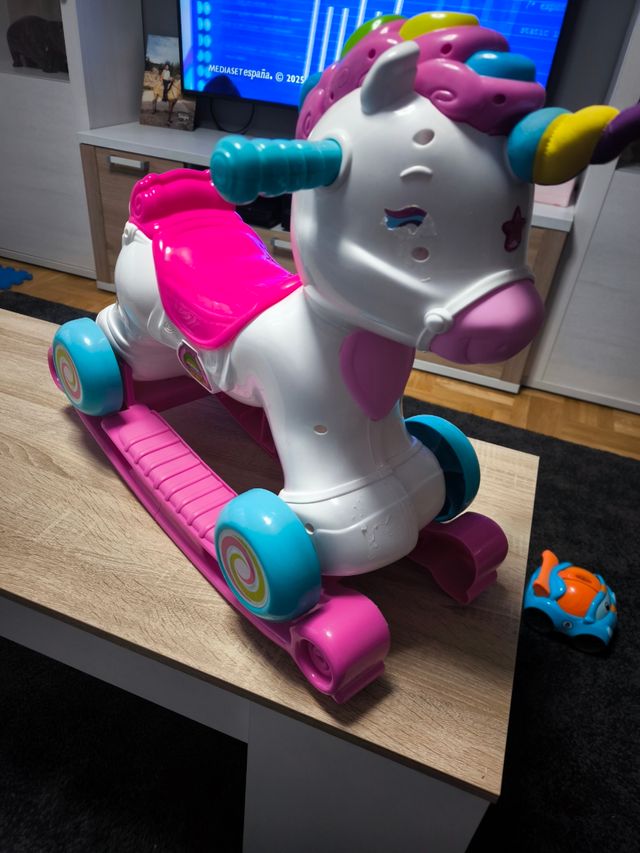 Caballo balancín unicornio