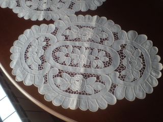 2 Caminos de Mesa Encaje Flores