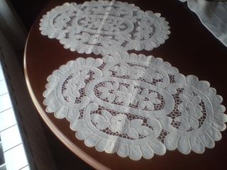 2 Caminos de Mesa Encaje Flores