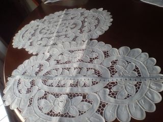 2 Caminos de Mesa Encaje Flores