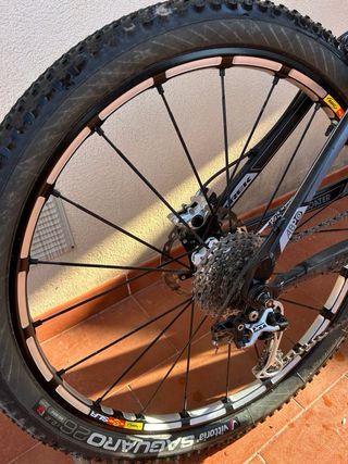 Bicicleta Trek Full Suspension in ottime condizioni, pronta per l'uso