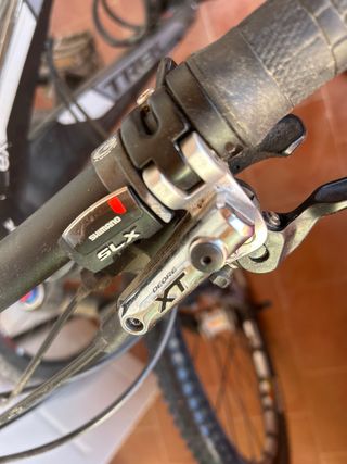 Bicicleta Trek Full Suspension in ottime condizioni, pronta per l'uso