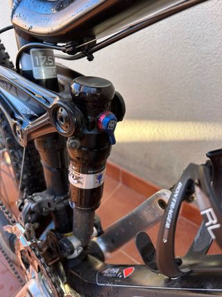 Bicicleta Trek Full Suspension in ottime condizioni, pronta per l'uso