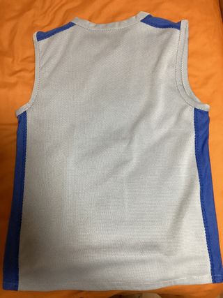 Camiseta deportiva Nike gris