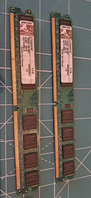 2x Kingston DDR2 1GB PC2-5300U 667MHz BKMK16C0991