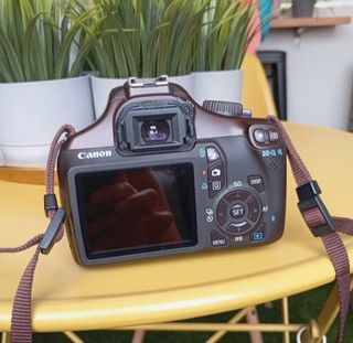 Canon EOS 1100D Cámara Marrón