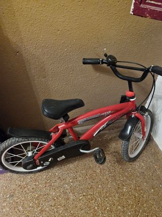 Bicicleta infantil roja
