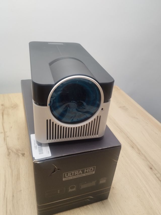 Proyector Alwtniet Negro y Blanco