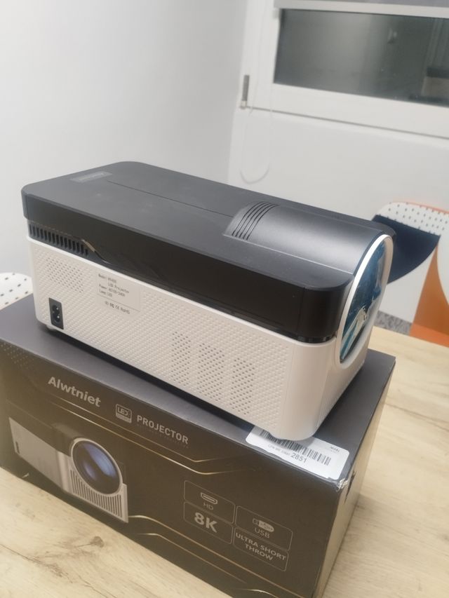 Proyector Alwtniet Negro y Blanco