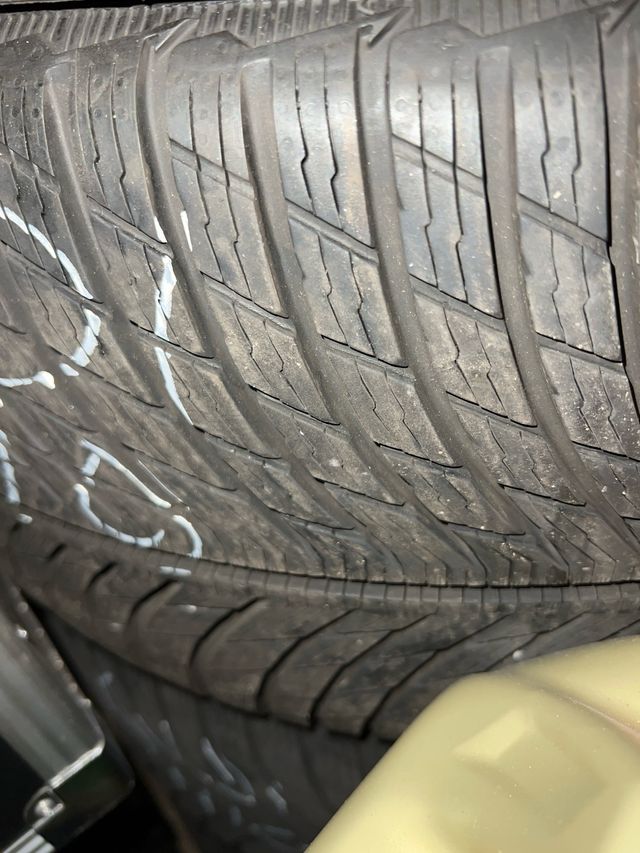 2 Cubiertas Michelin Alpin 275/35-19 100V DOT 2425