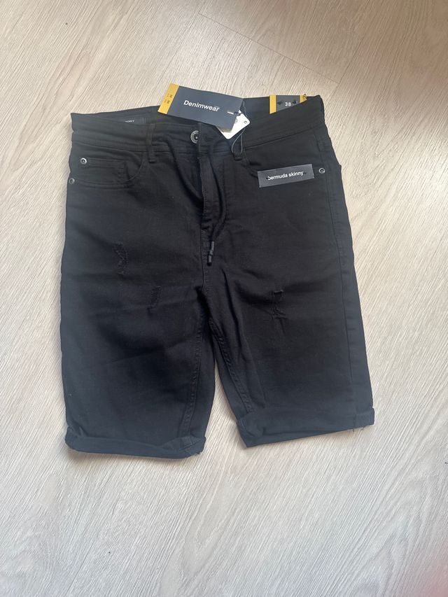 Pantalón corto negro skinny sin estrenar Talla M