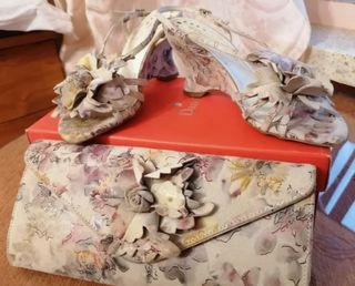 Conjunto Zapatos y Bolso Estampado Floral