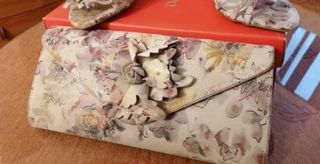 Conjunto Zapatos y Bolso Estampado Floral