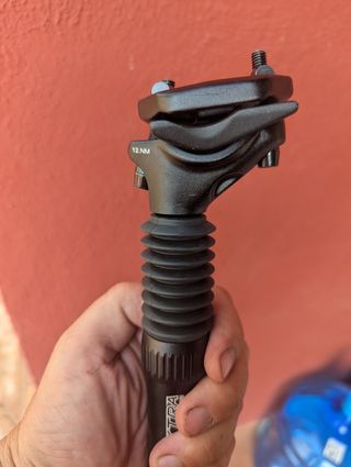 Tija sillín bicicleta con amortiguador