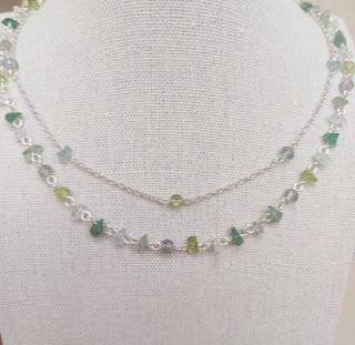 Collana con pietre e cristalli verdi