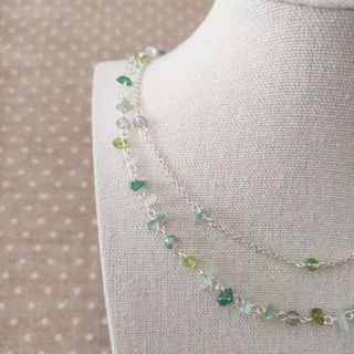 Collana con pietre e cristalli verdi