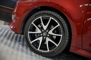 Toyota Yaris   1.5 120H Style P. Premier Edition 