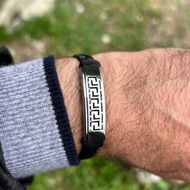 Pulsera meandro griego acero y cuero ajustable