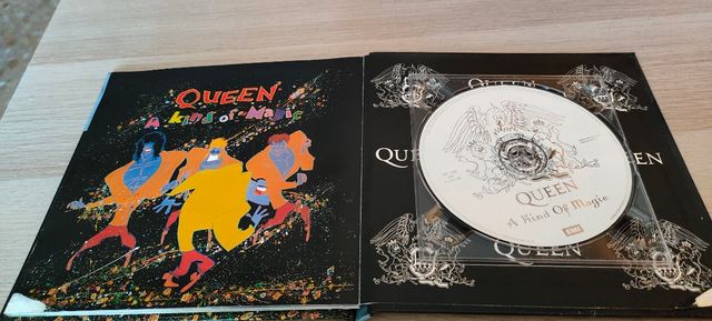 Libro CD Queen A Kind of Magic