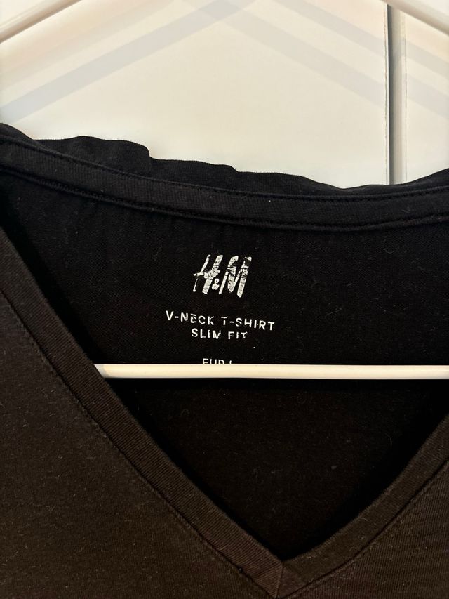 T-shirt blu Bershka e 2 magliette nere H&M