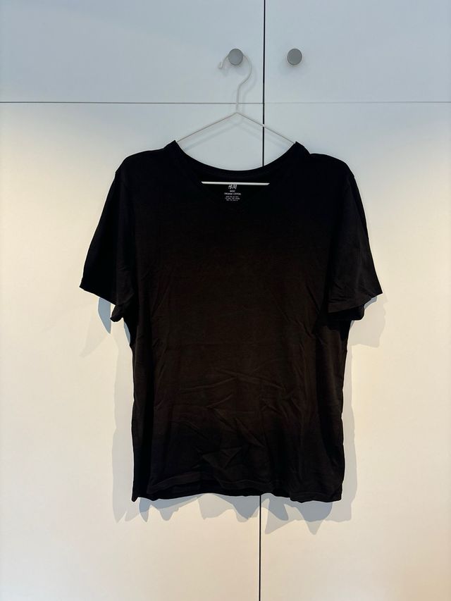 T-shirt blu Bershka e 2 magliette nere H&M